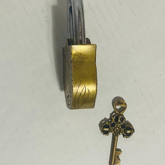 Authentic Antique Style HINDU Lord SHIVA / MAHADEV Brass Padlock with 1 Key - Picture 4 of 17